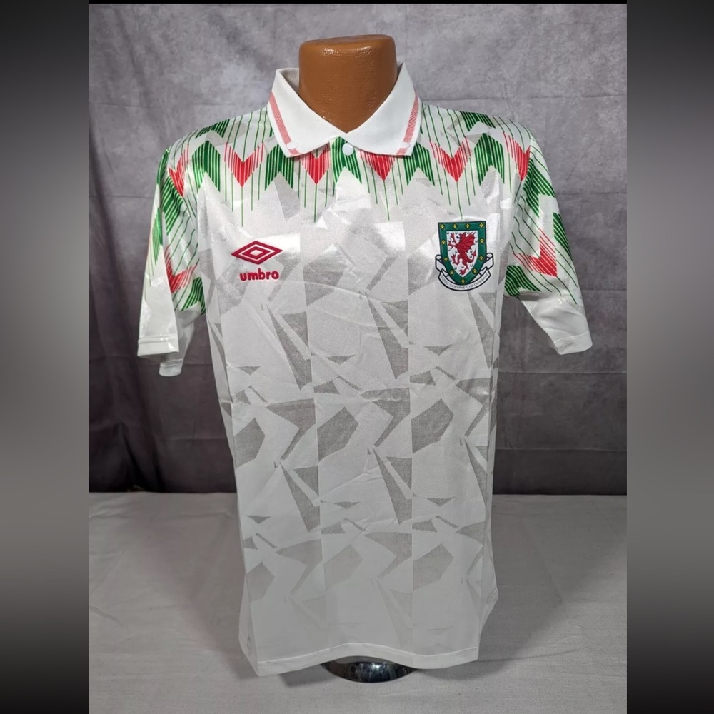 Men’s Umbro Wales Replikit Jersey Away white Large L